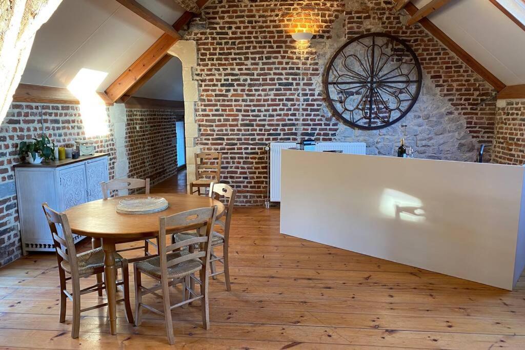 Charmant Appartement Dans Une Ancienne Ferme Nijvel Buitenkant foto