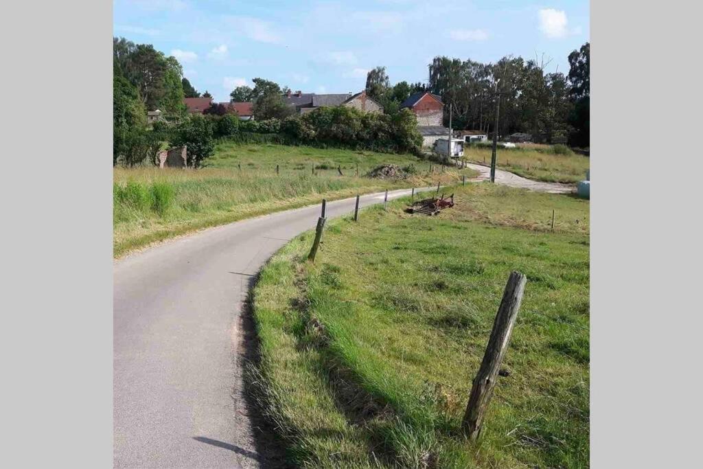 Charmant Appartement Dans Une Ancienne Ferme Nijvel Buitenkant foto